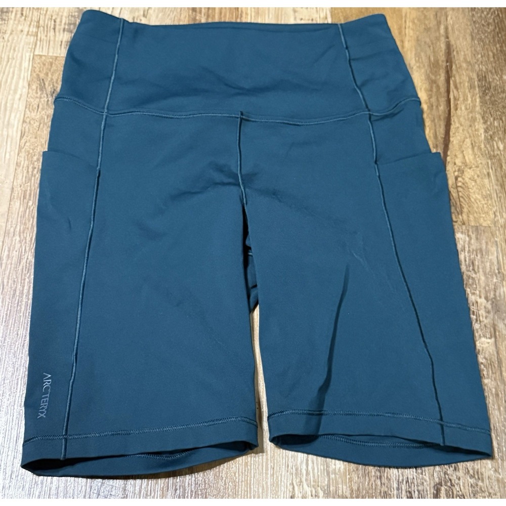 Arc'teryx Essent High-Rise Utility Short side pockets logo Sz Small Teal 7" Ins